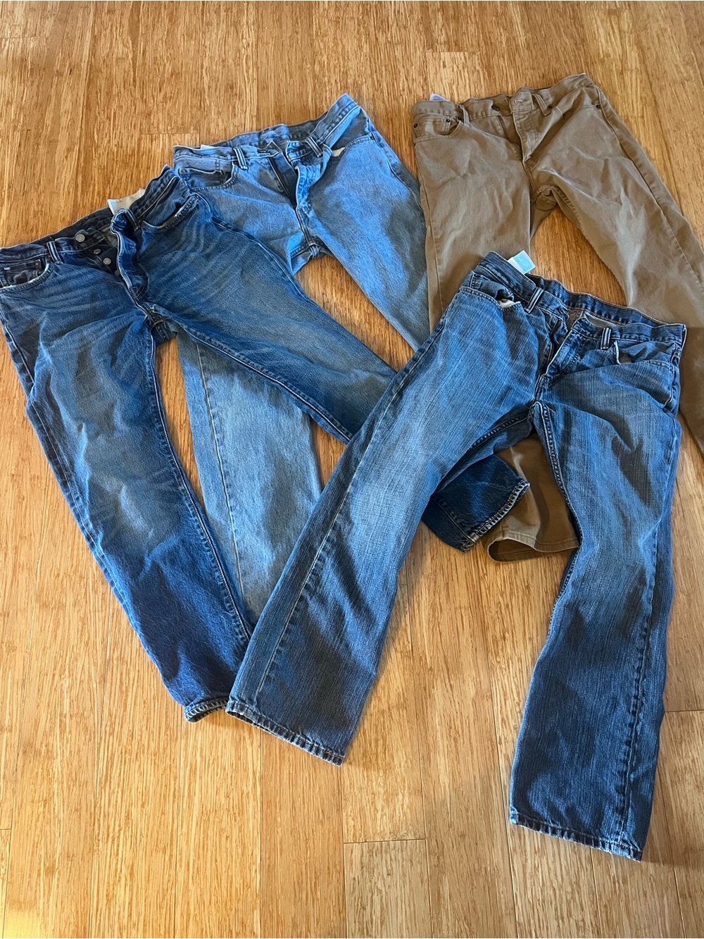 Men's Classic Levi’s 32x32 Jeans - Lot of 4 - Blue and Tan